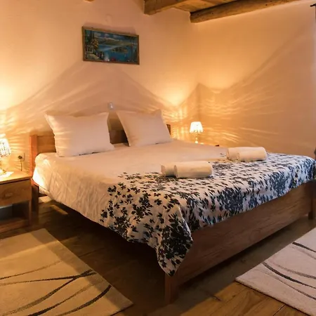 Rustic Mariva *