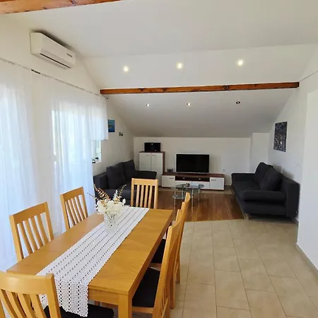 Apartment Rustic Mariva *