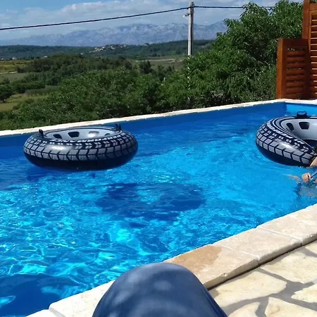 Rustic Mariva 公寓 *